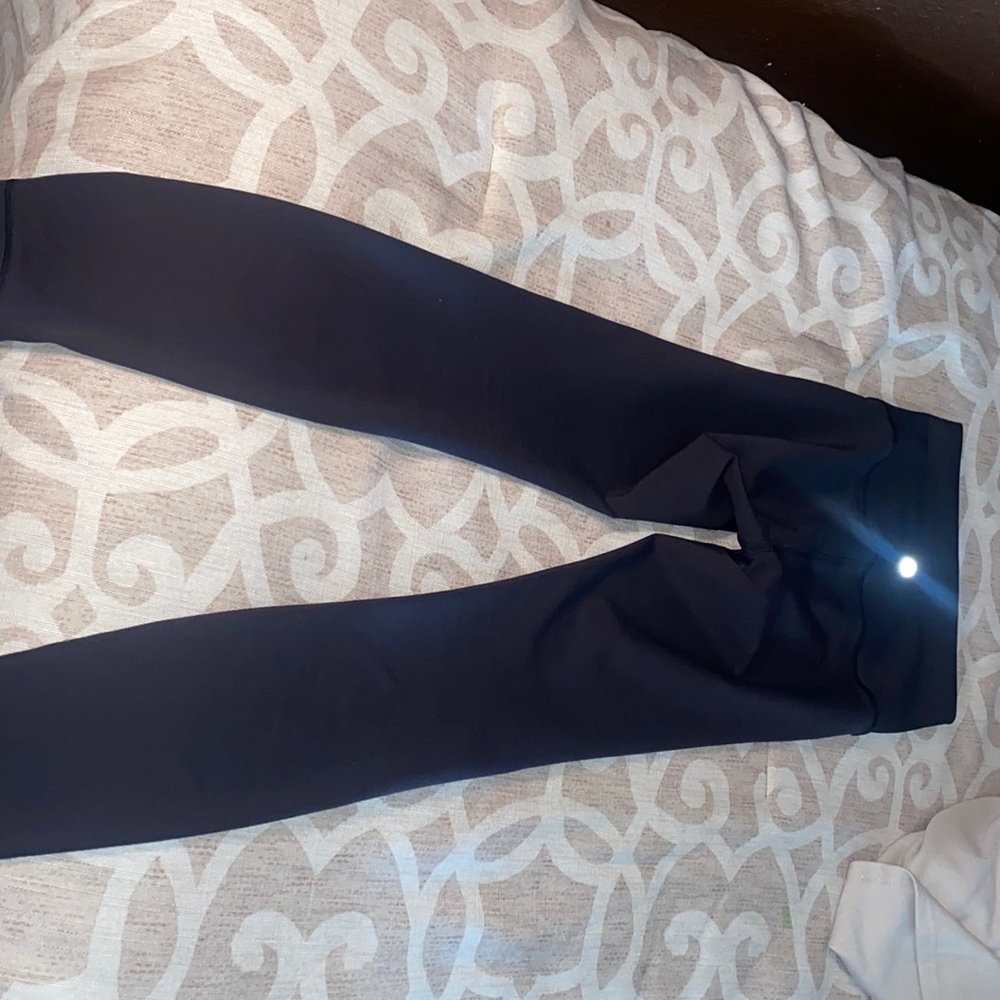 Women Lululemon black wunder high rise tight “25” size 2